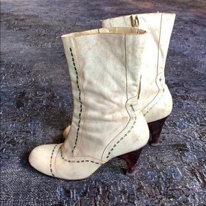 Beautiful Calleen Cordero leather, heeled boot